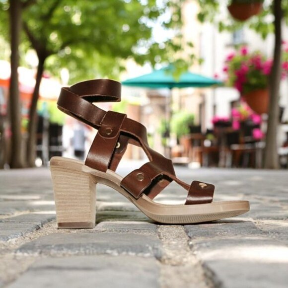 SENSUAL MADE IN ITALY 100% Natural Leather Ankle Strap Sandals Buckle Sz7.5 EUC - Picture 2 of 4